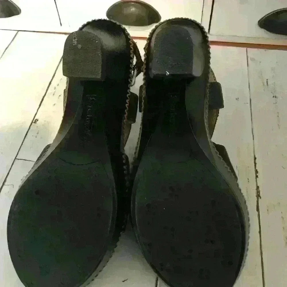 Naturalizer these are